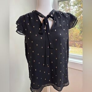 Like new! Banana Republic Gold Foil Stamped Short Sleeve Ruffle Blouse. Medium